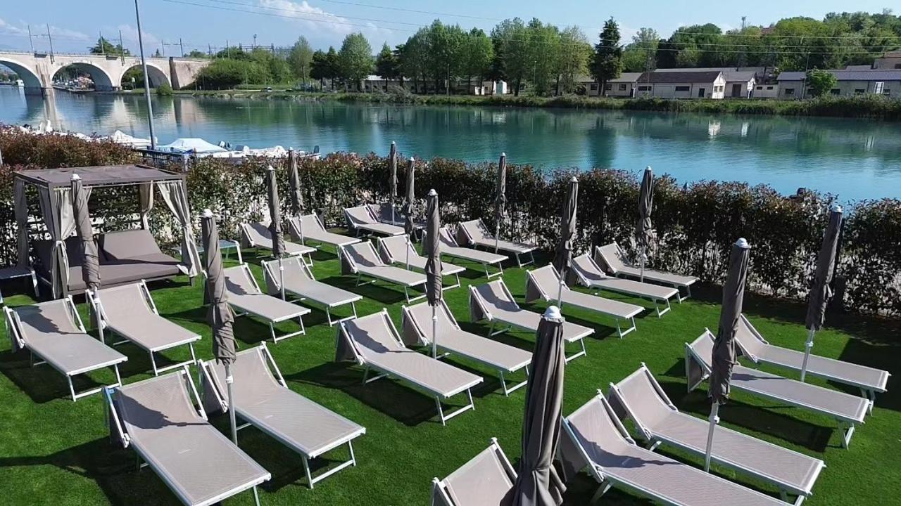 Aurora Aparthotel Peschiera del Garda Exteriör bild