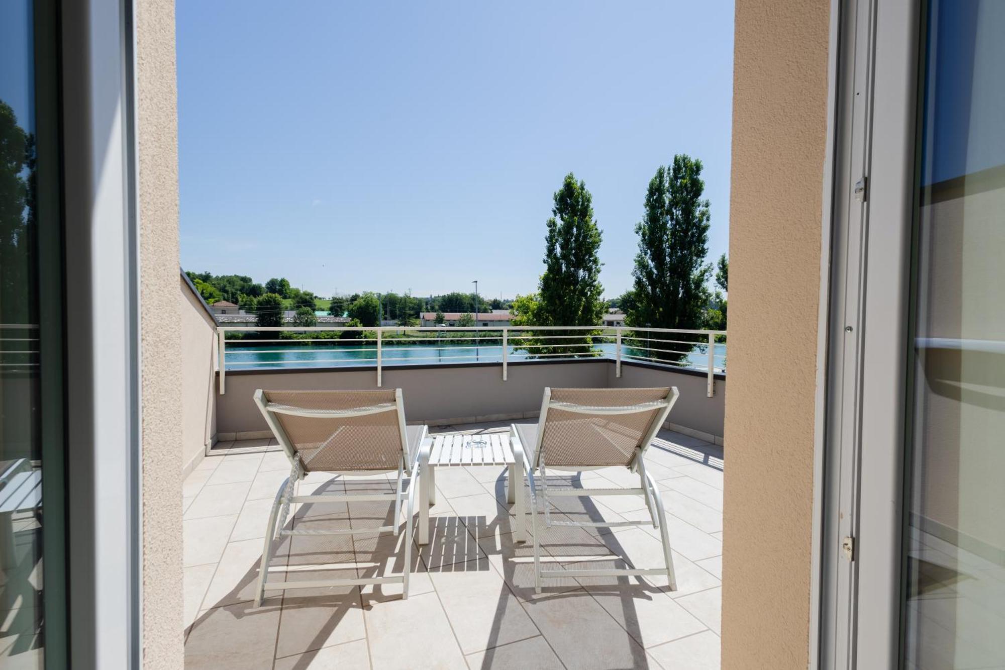 Aurora Aparthotel Peschiera del Garda Exteriör bild